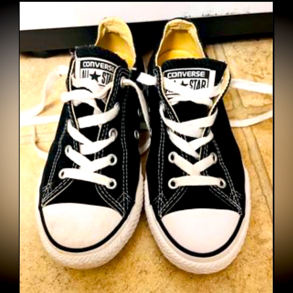 Boys Converse - Sz 2